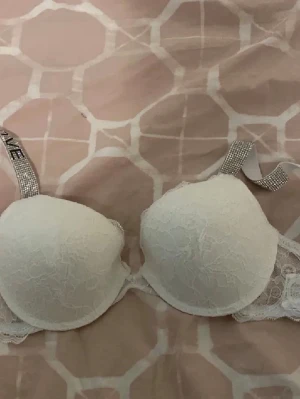 Bh 80B - Jag säljer min Bh som jag har inte använt!! 