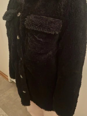 Teddy jacka  - Jag säljer min Teddy jacka. Aldrig använt den. 