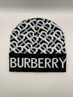 Burberry Mössa - Helt ny aldrig använd. Storlek One Size. Snabb frakt.