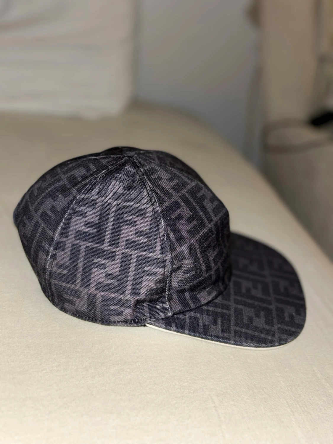 Svart Fendi keps med logomönster - 4