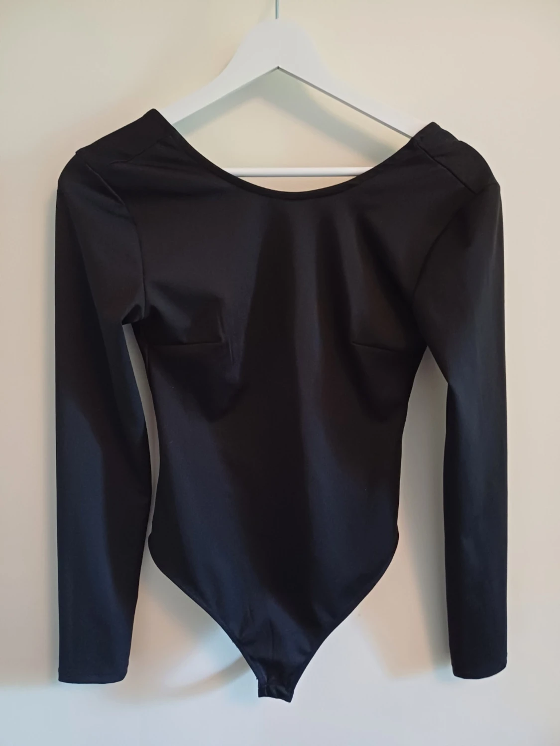 Svart långärmad body