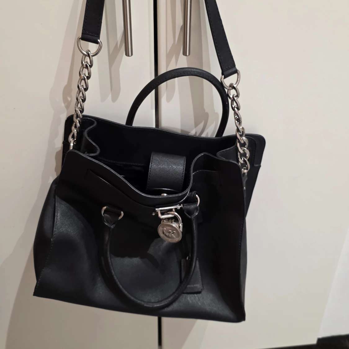 Svart handväska Michael Kors skinn