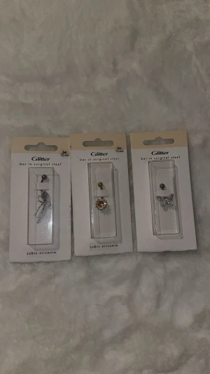 Glitter Navel piercing  - Använder inte dem. Alla kostade runt 200kr men säljer allt för 100kr tillsammans. 