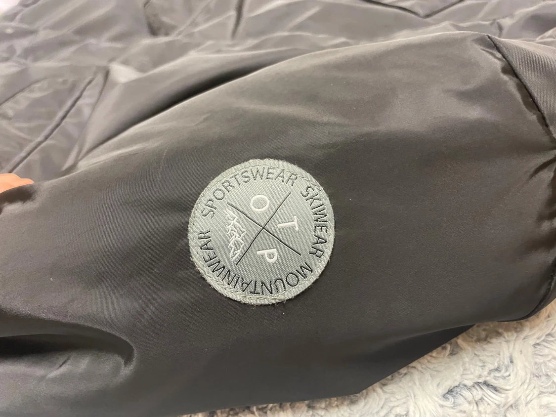 Svart parkajacka från On The Peak - 1