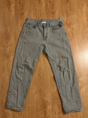 Vailent jeans - Säljer ett par gråa Vailent jeans i storlek 33w 30L utan defekter 