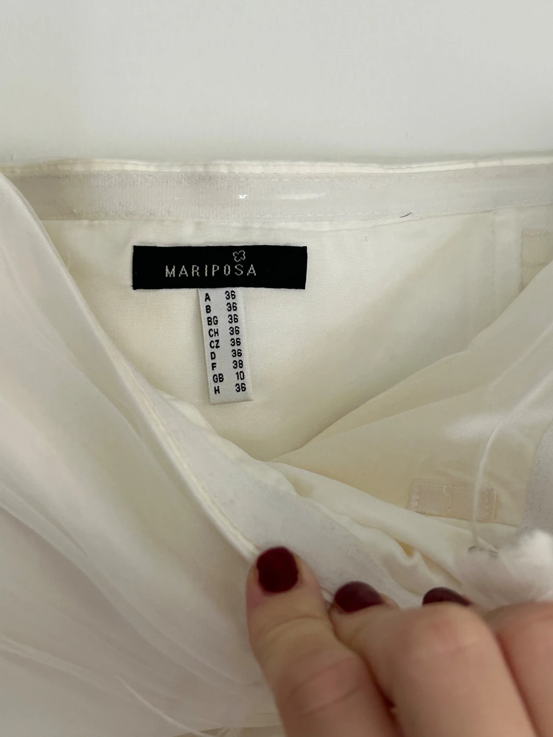 Vit axelbandslös bröllopsklänning  - 4