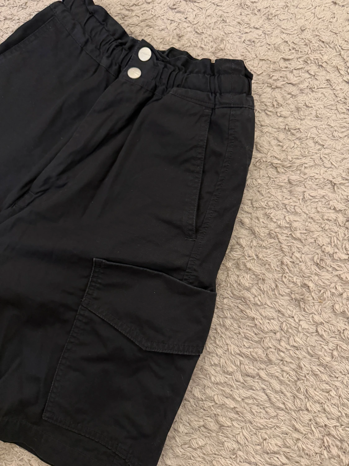 Svarta cargo shorts Carhartt WIP XS