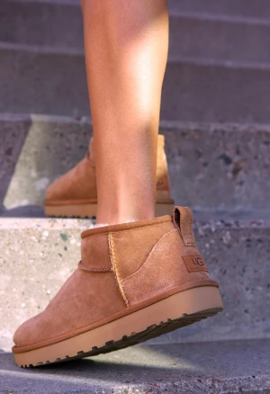 Uggs  - Säljer dessa classic ultra mini i färgen Chestnut. Str 38. 
