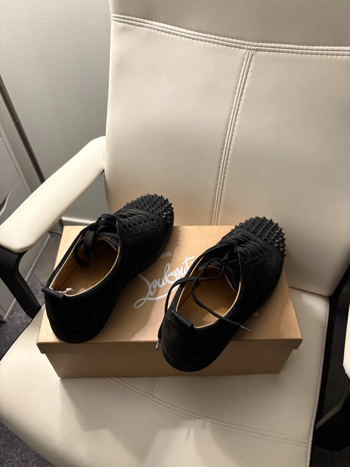 Svarta Louboutin sneakers med nitar - 1