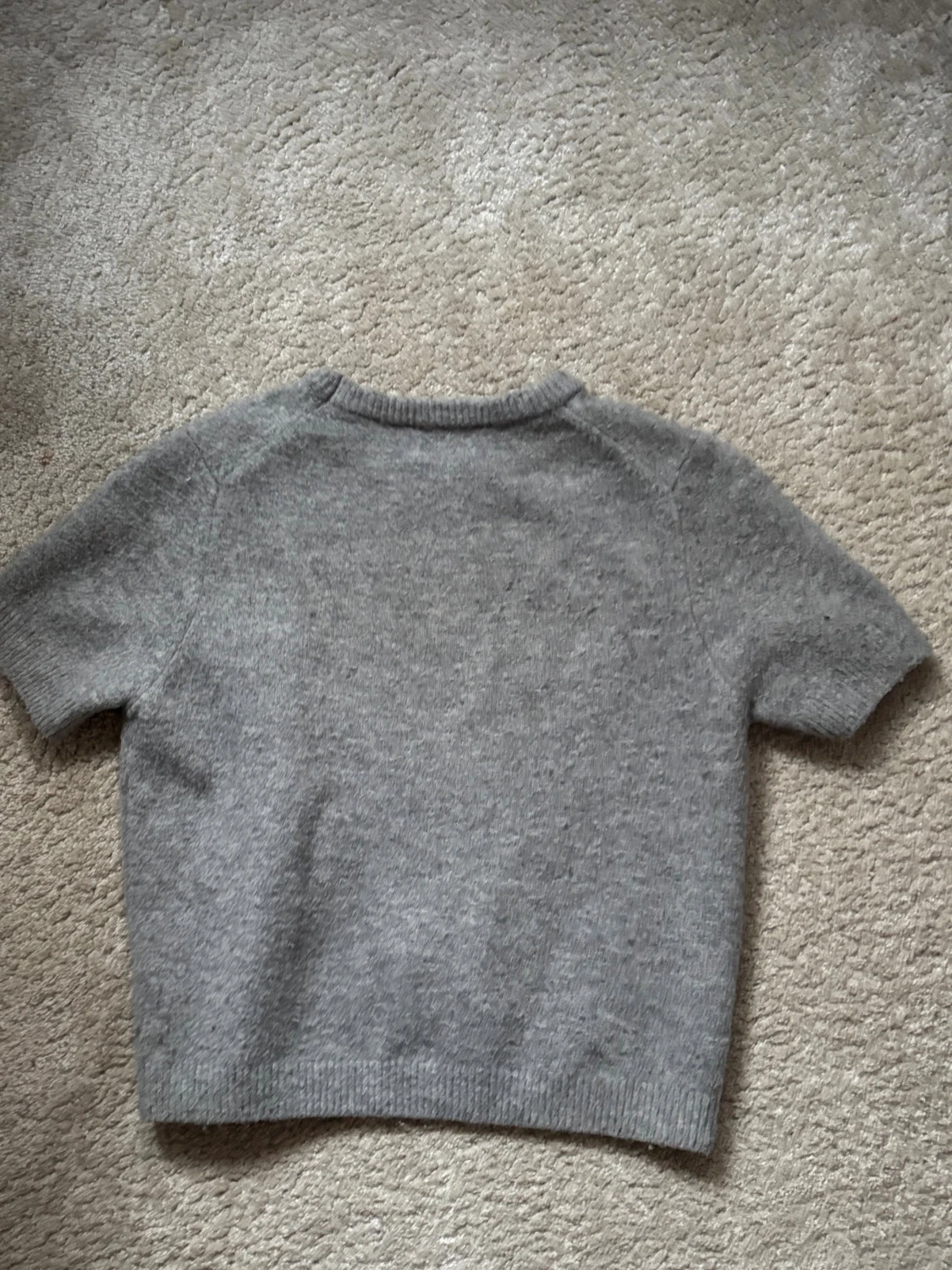 Grå stickad T-shirt - 3