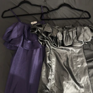 Zara volang klänning lila - Nyskick-lila har kvar prislapp! Strl S. Perfekta som nyårsklänningar eller på tema fest, typ capitol. 