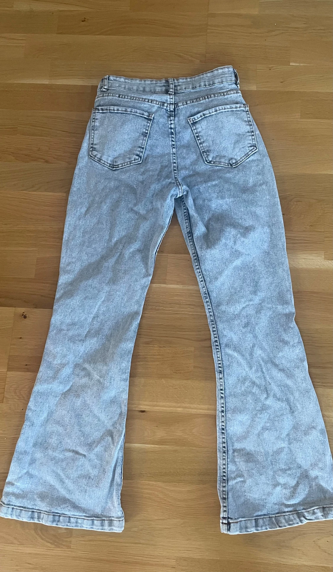 Ljusblå bootcut jeans med hög midja - 2