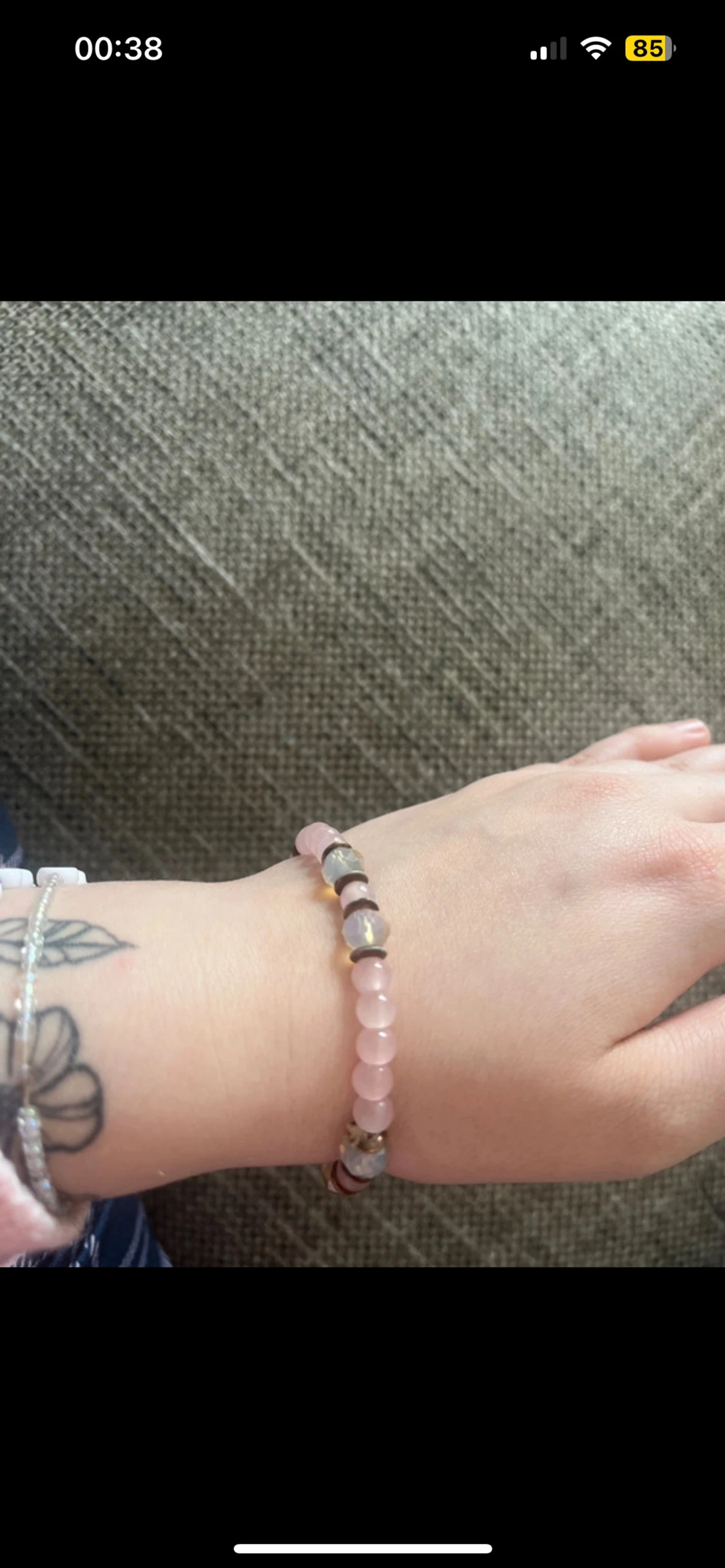 Rosa pärlarmband med glittriga detaljer - 1