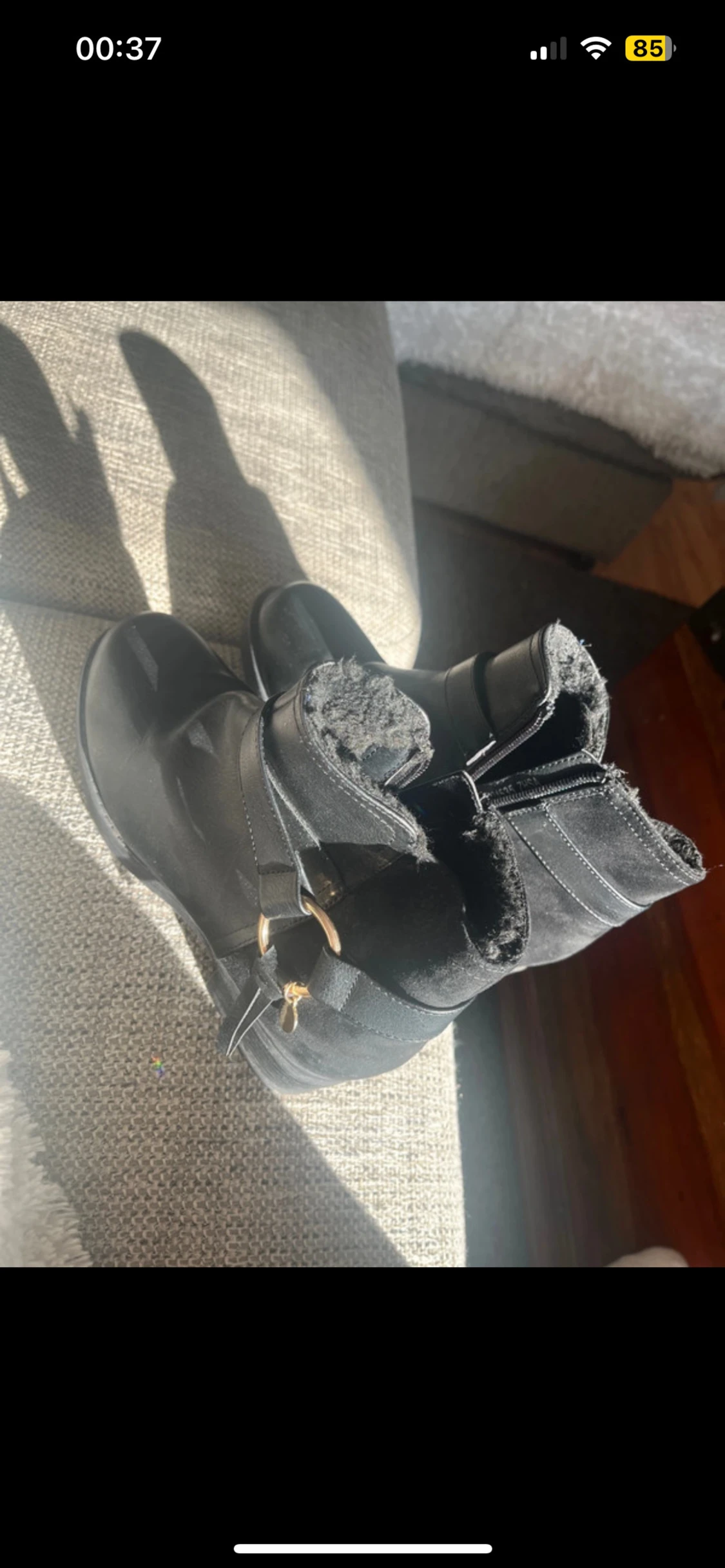 Svarta boots med pälsfoder och guldring - 2