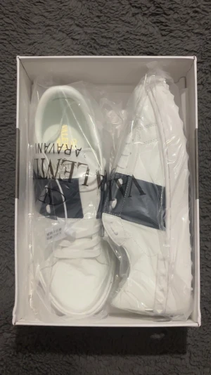 Valentino skor  - Helt nya, skriv vid intresse! 