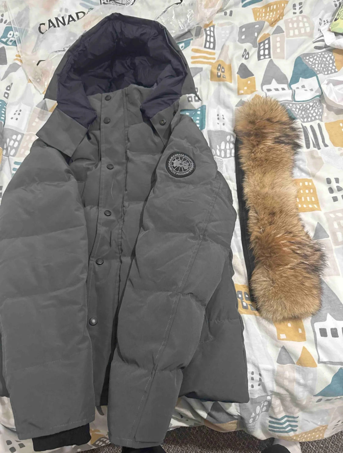 Mörkgrå dunjacka från Canada Goose