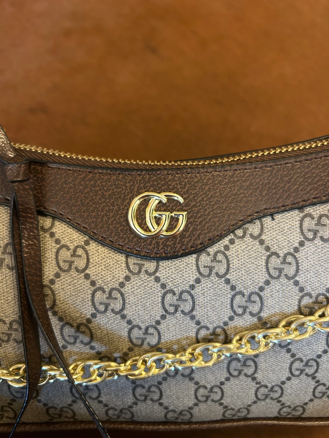 Gucci GG Supreme handväska med kedja - 1