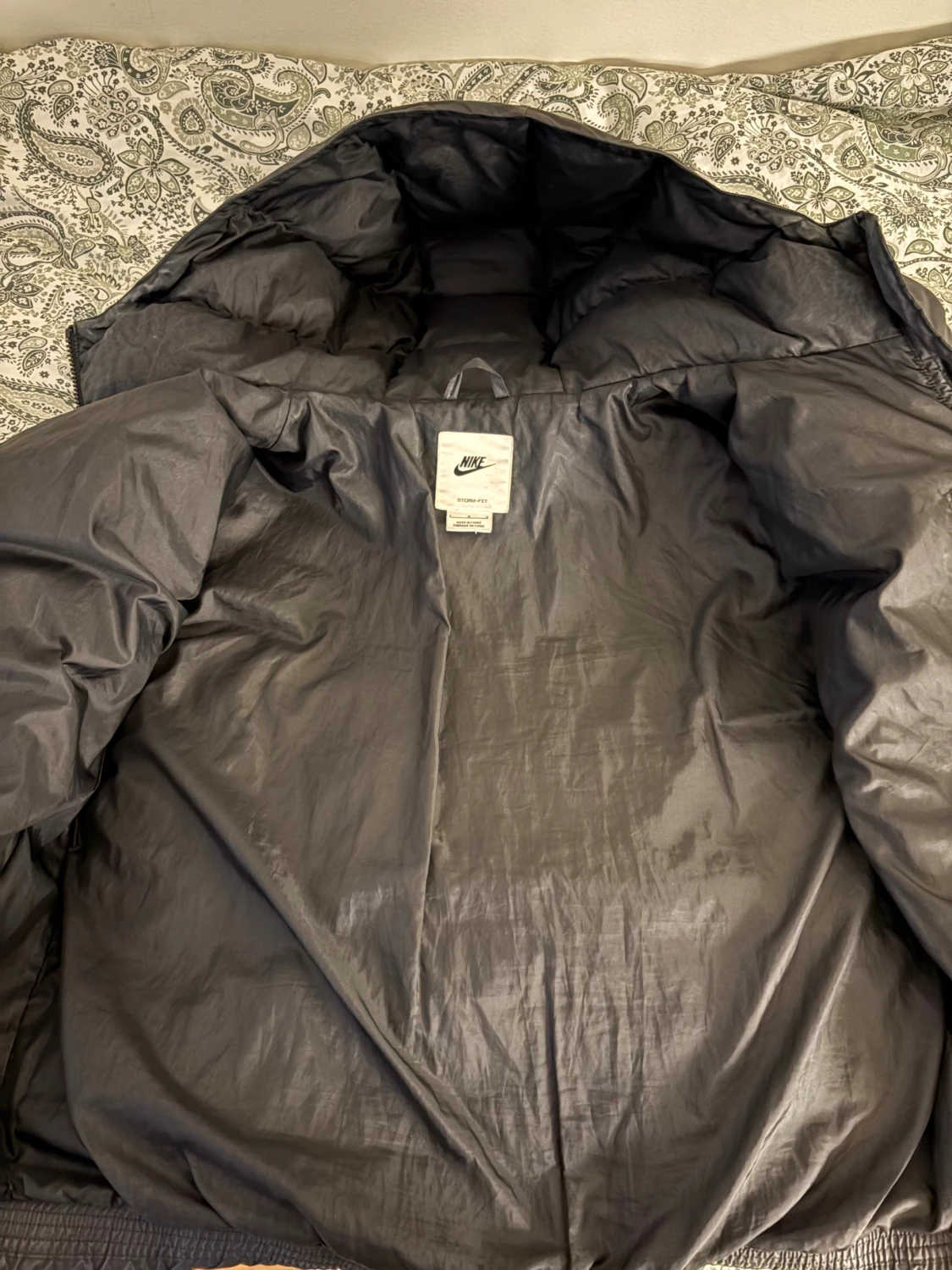 Svart pufferjacka från Nike Storm-FIT - 2