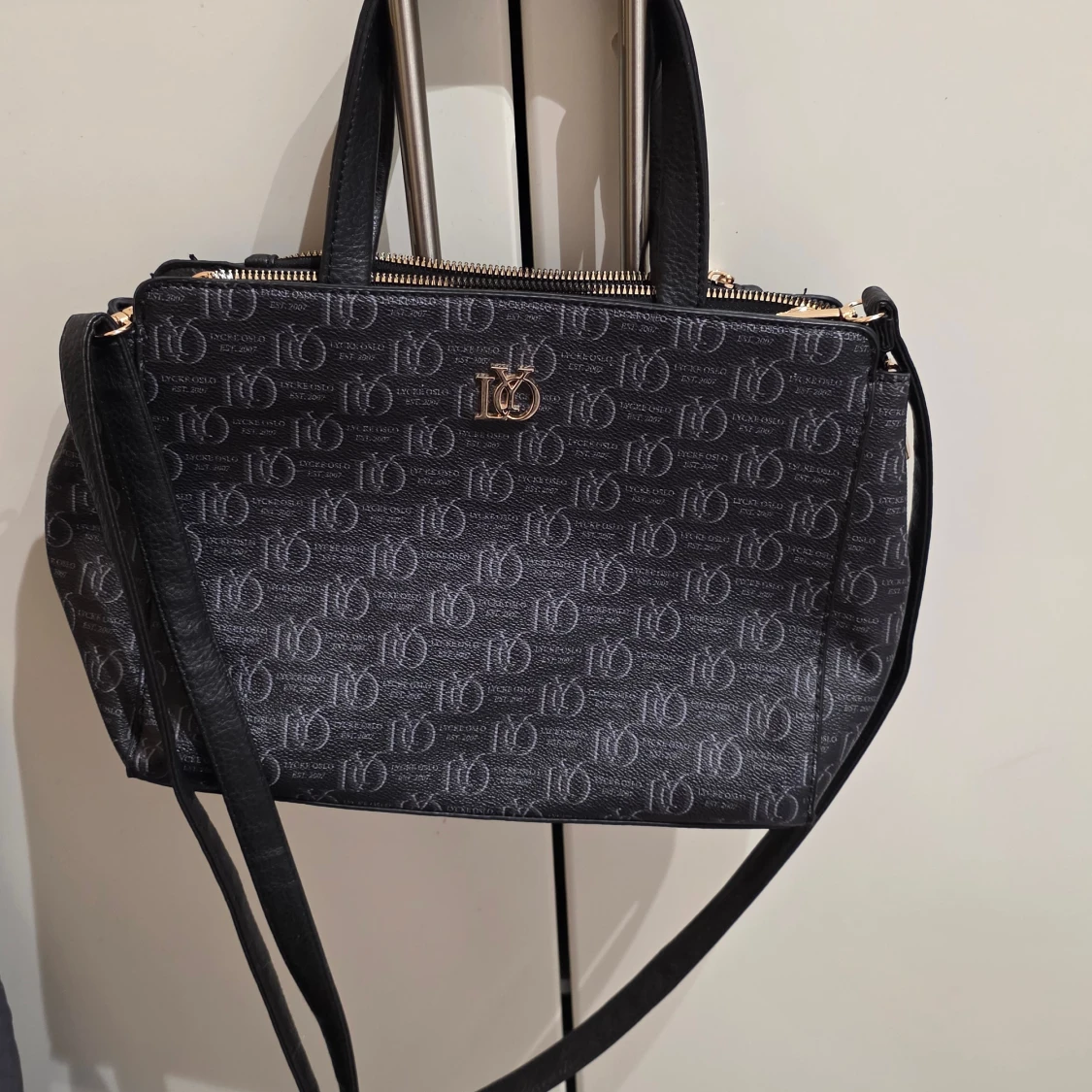 Svart handväska från Lycke Oslo