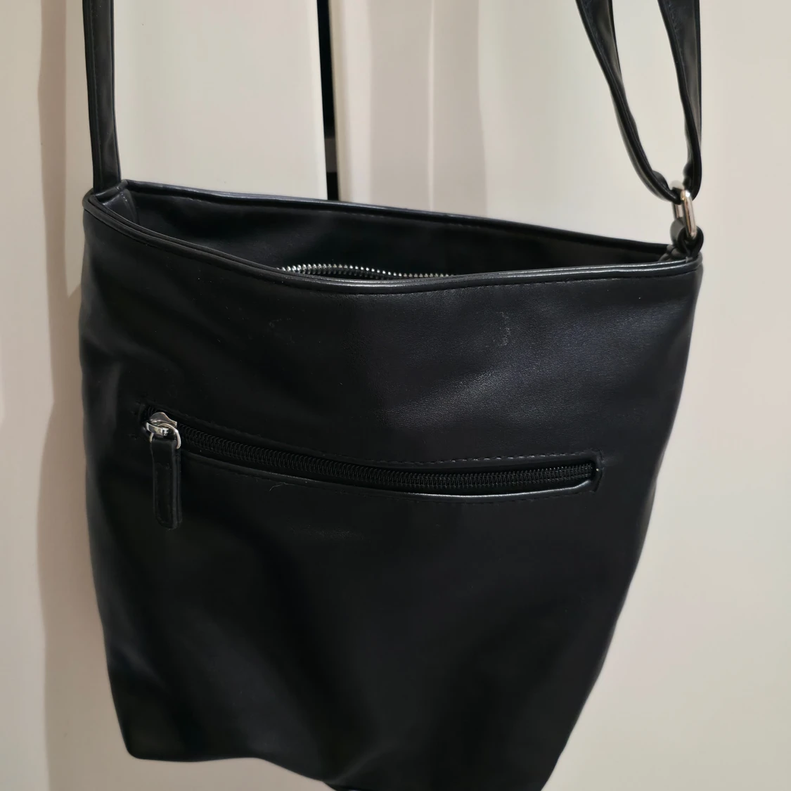 Svart axelväska från Don Donna - 4