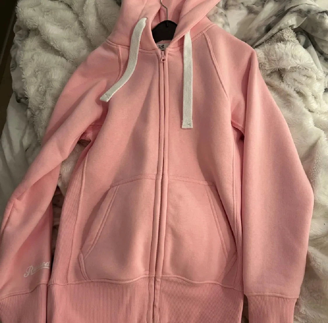 Rosa hoodie från Russe merch Storlek XS