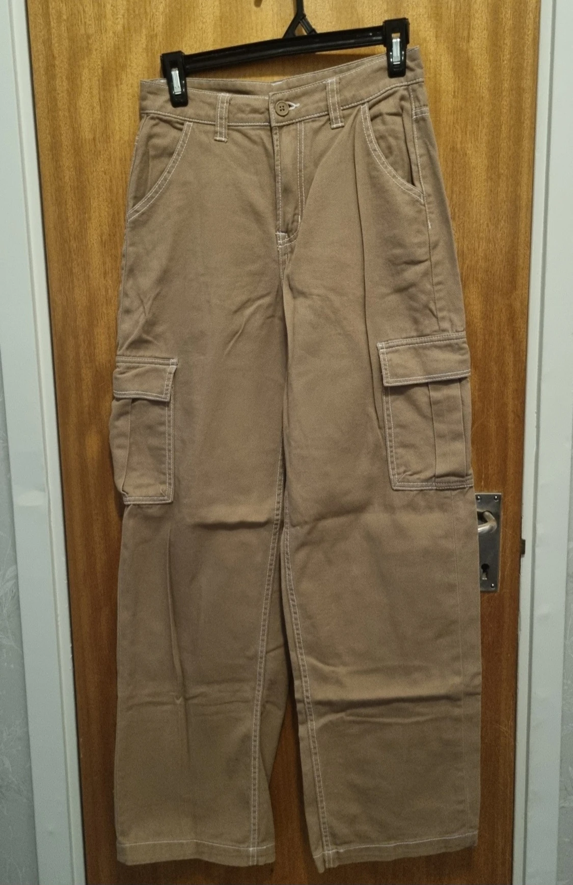 Beiga cargopants med vida ben