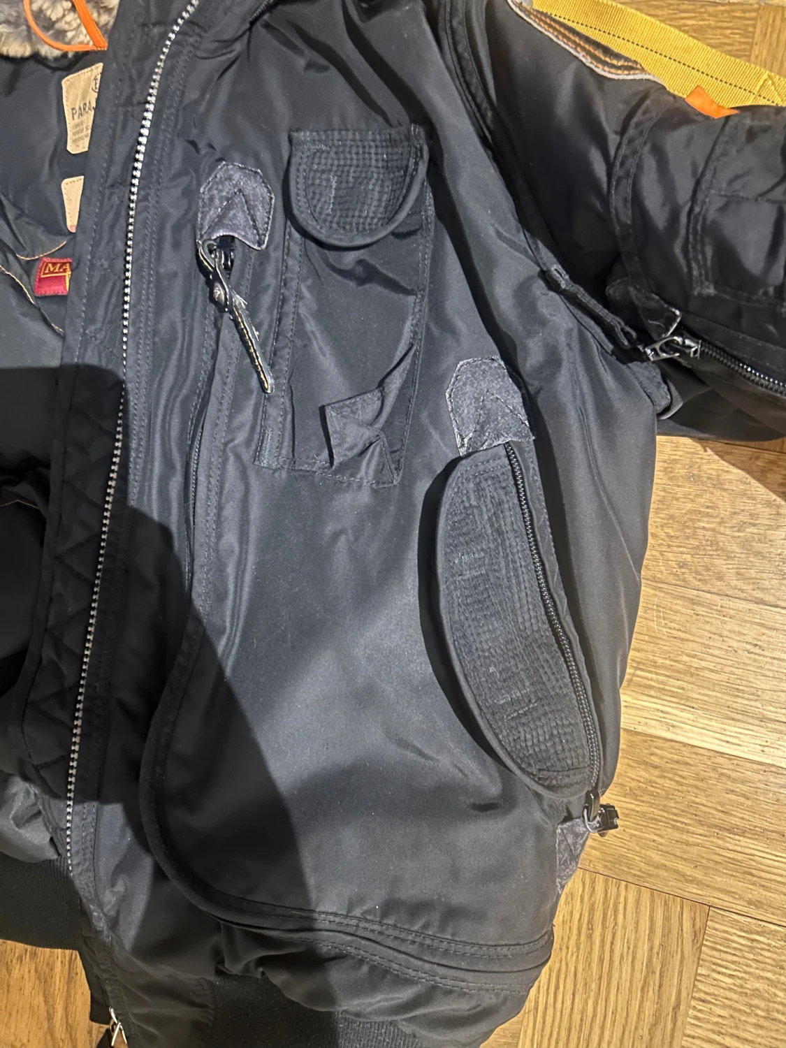 Svart Parajumpers pufferjacka med päls - 4