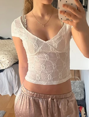 Spets topp - Superfin v-ringad spets topp💗 Pris kan diskuteras!