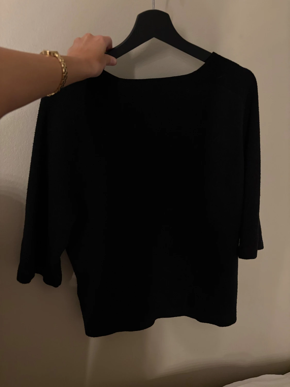 SVART STICKAD TRÖJA PEPPERCORN - 3