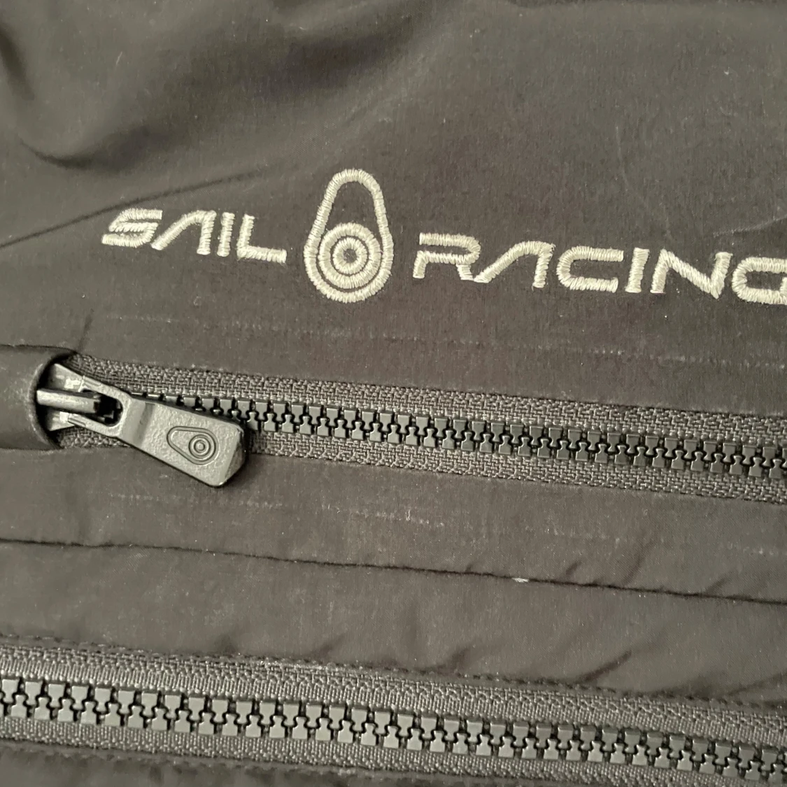 Svart dunjacka från Sail Racing - 1