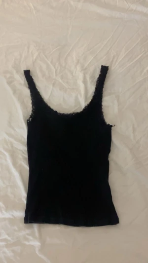 Spets linne  - Jätte fint spets linne i fint skick 