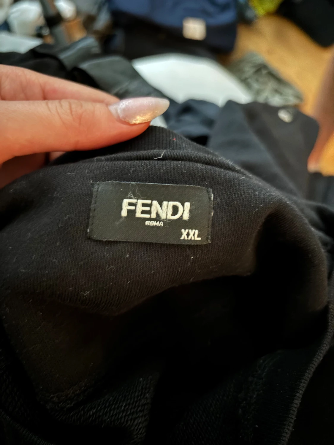 Svart Fendi tröja med gröna ögon - 1