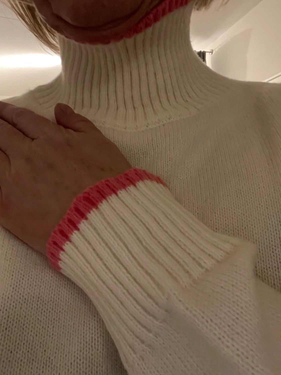 Vit polotröja med rosa kant Meet Me There - 2