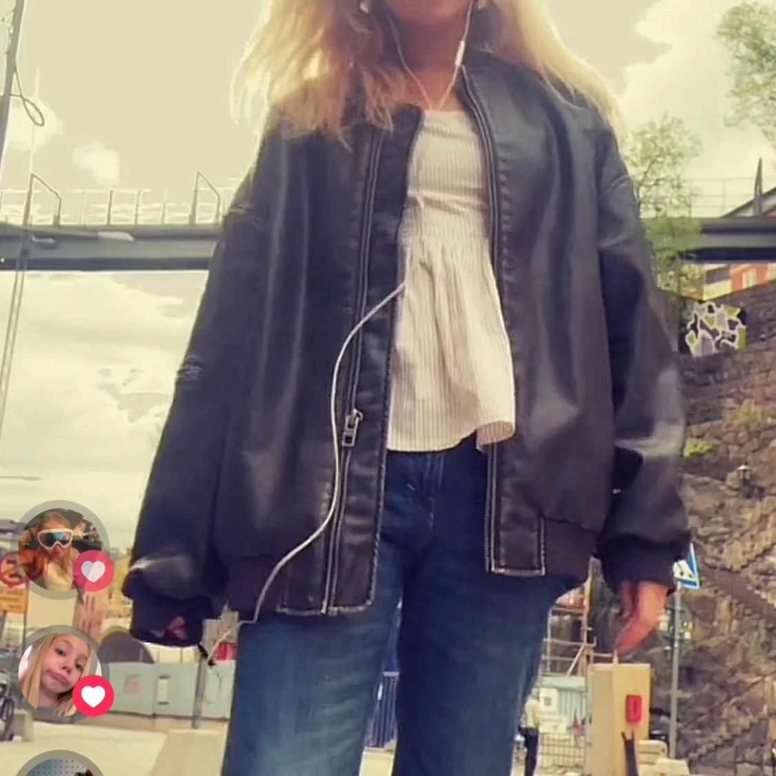 Oversized svart bomberjacka i skinnlook