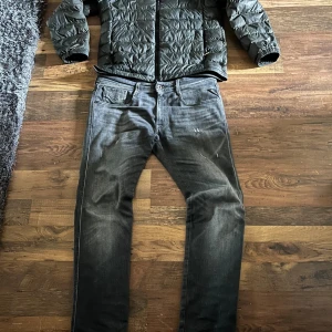 Morris jacka  - Säljer min Morris Stockholm jacka i storlek S. Färgen är mörkgrön/olivgrön och den funkar perfekt både till våren och hösten. Den är i bra skick och redo att användas direkt.Pris kan diskuteras vid snabb affär.