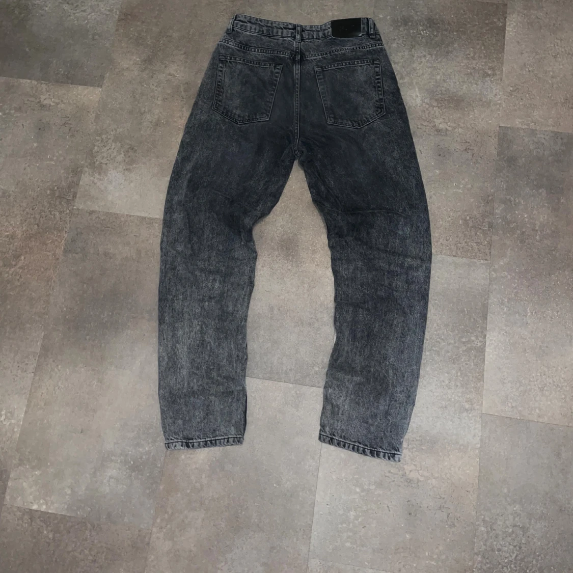 Svarta loose fit jeans från Grunt - 1