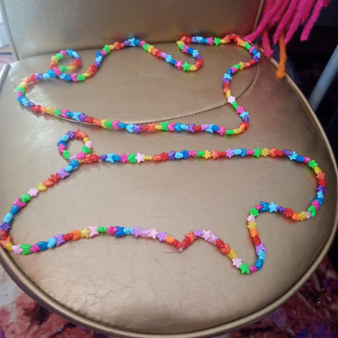 Färgglatt pärlhalsband (midjesmycke) med stjärnor