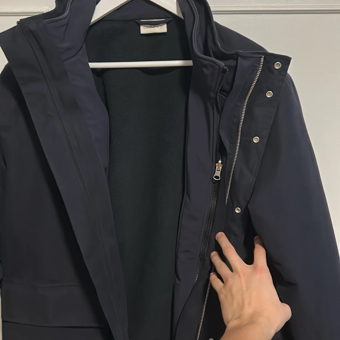 Mörkblå vindjacka från Gant - 2