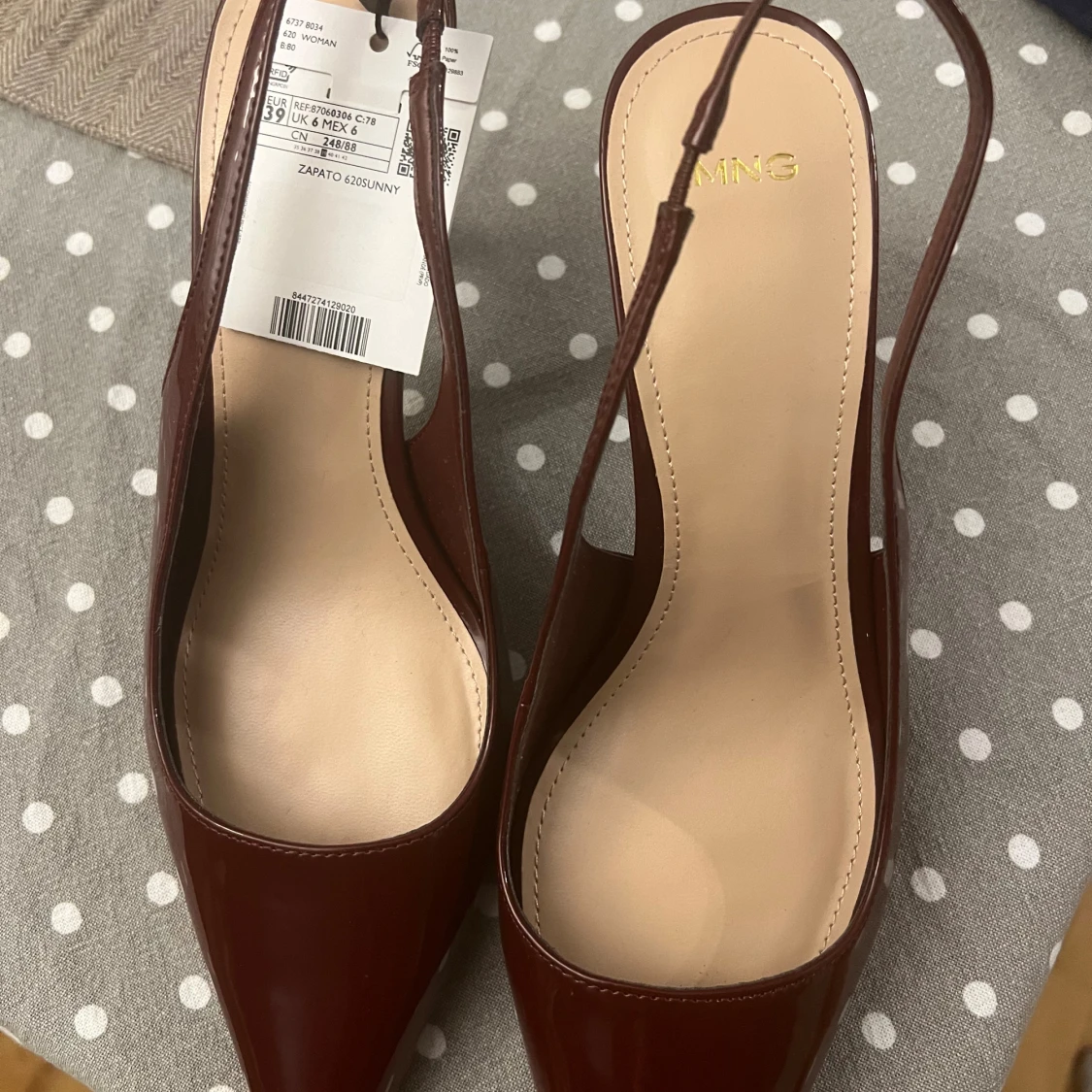 Vinröda pumps med klack från Mango - 2