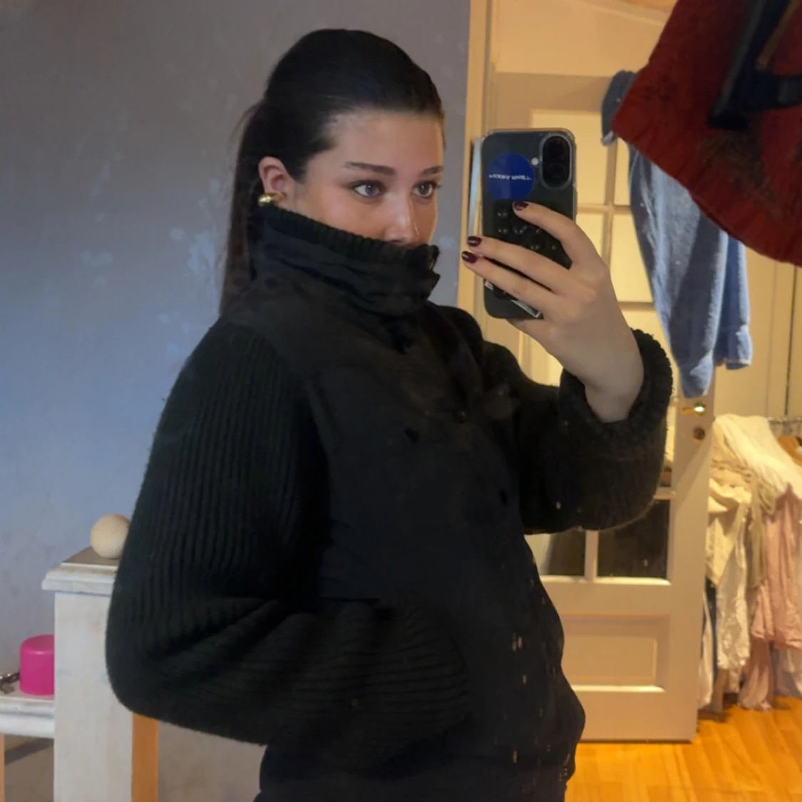 Mörkgrå jacka med stickade ärmar - 1