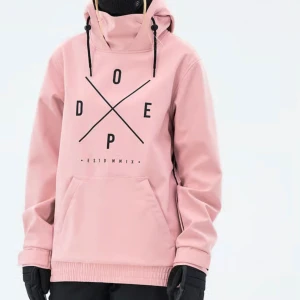 Skidjacka från dope - Rosa skidjacka från dope, den är som en hoodie nästan. Den är ganska tunn och använd fåtal gånger. Nypris 1800