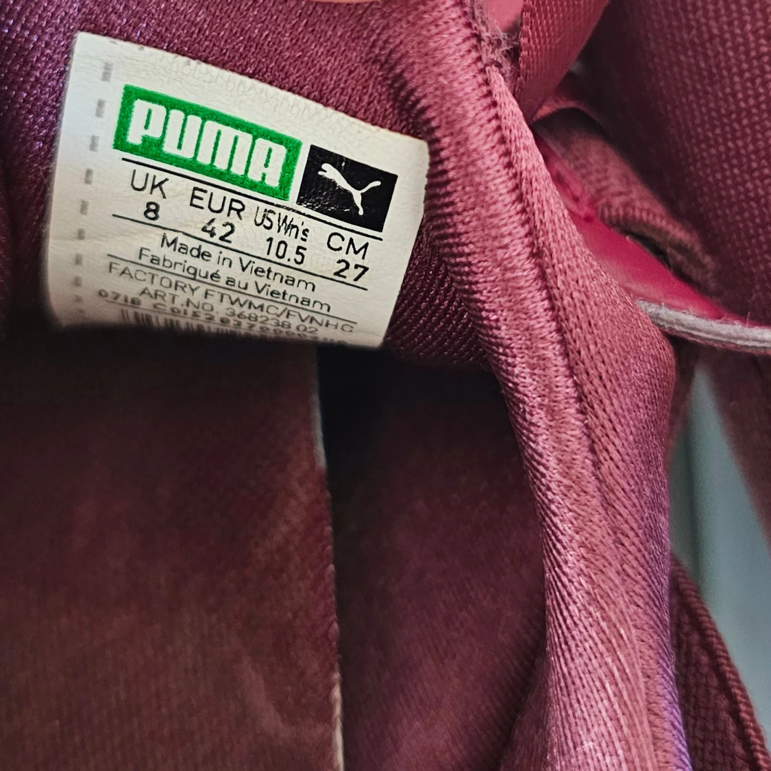 Vinröda sneakers från Puma strl 42 - 1