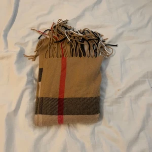 Burberry halsduk - Message me if you need info or pictures!