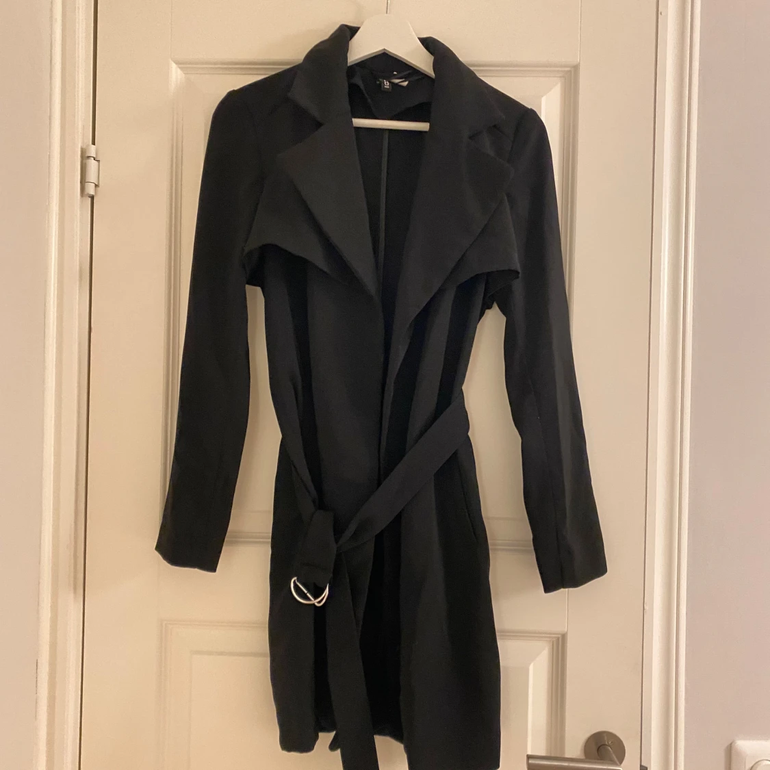 Svart kappa med bälte - 3