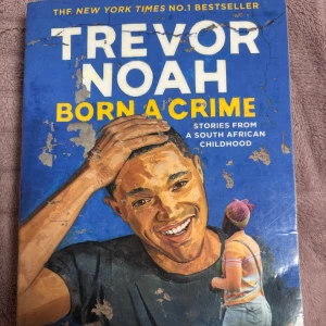 Born a Crime: Stories from a South African Childhood - En gripande och rolig självbiografi av Trevor Noah om att växa upp i Sydafrika under apartheid. Perfekt för unga vuxna som vill läsa om identitet, kultur och att hitta sin plats i världen. Boken blandar humor med allvar och inspirerar till eftertanke.