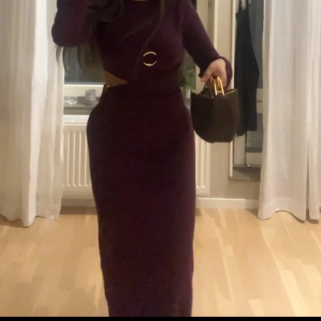 Lila  långärmad cut out klänning  - 2