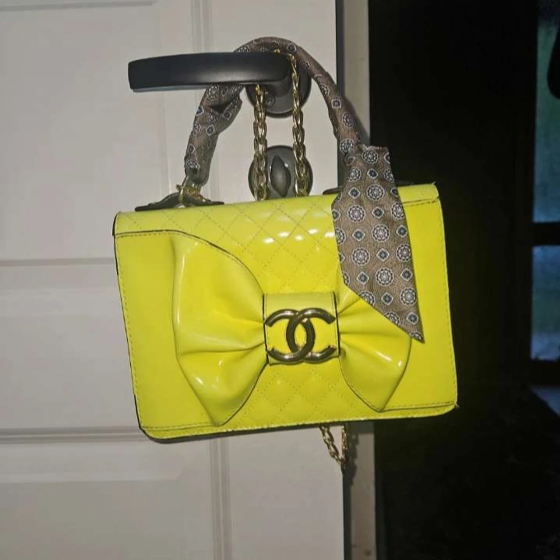 Gul handväska med rosett - 2