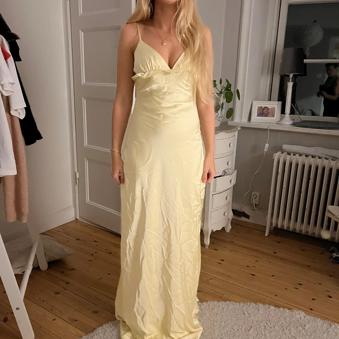 Ljusgul långklänning från Peppermayo