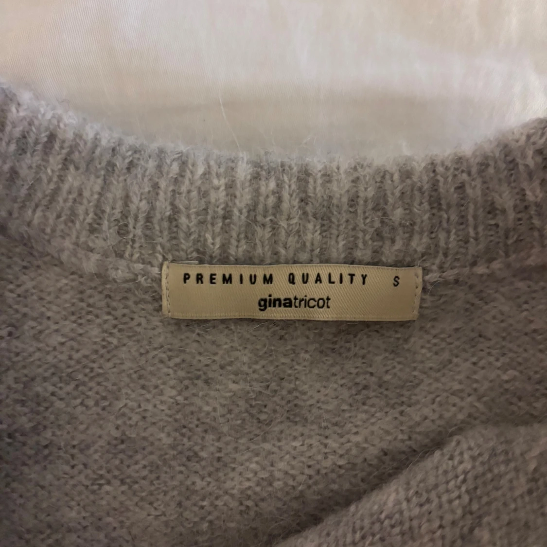 Grå stickad tröja från Gina Tricot - 2