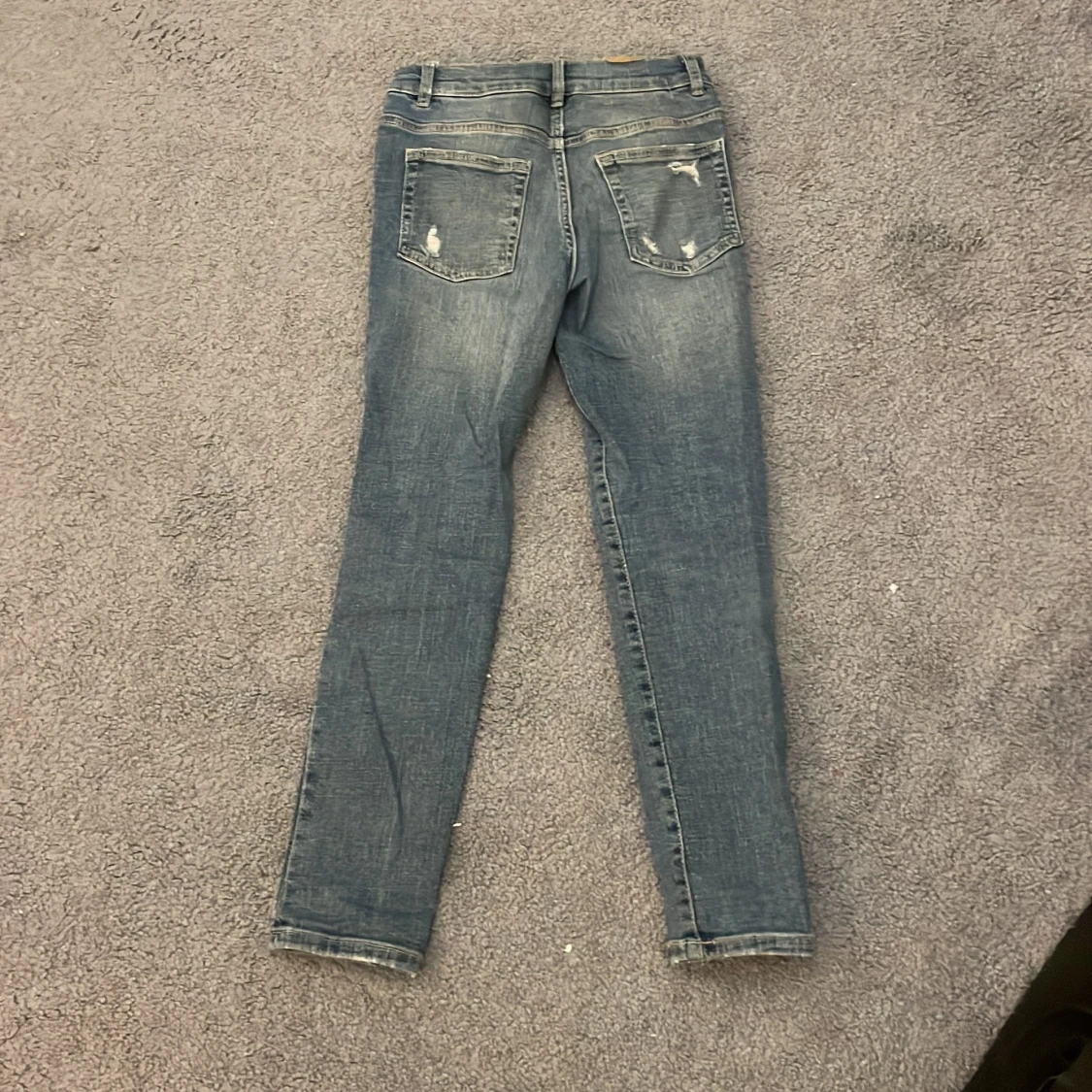 Blå slitna slim jeans från Zara - 1